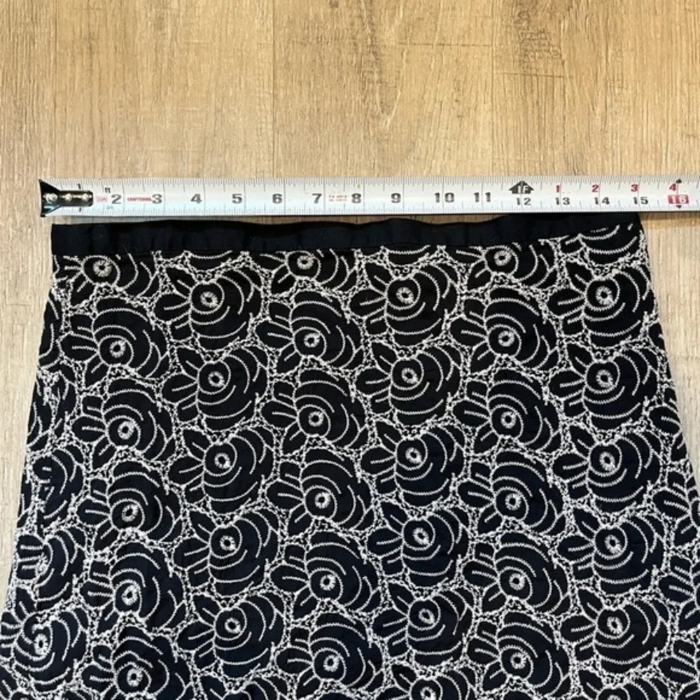 Max Studio Black Skirt With White Embroidery Size 10 100% Cotton - Picture 5 of 10